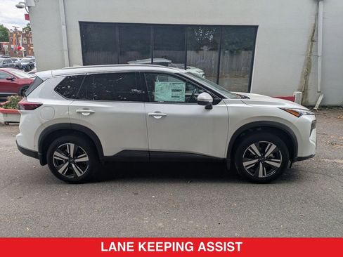 Certified 2024 Nissan Rogue SL image 3