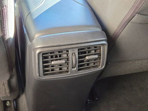 Used 2020 Nissan Rogue SV image 14