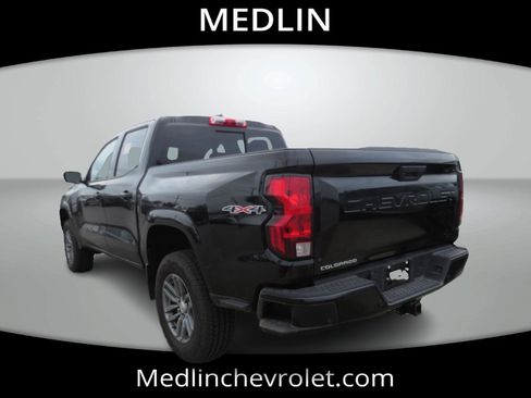 Used 2025 Chevrolet Colorado W/T w/ Advanced Trailering Package AWD/4WD image 7