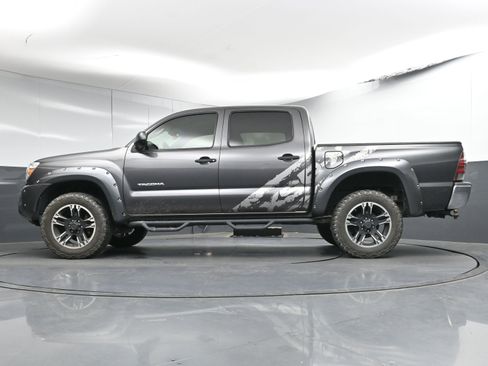 Used 2013 Toyota Tacoma PreRunner image 30