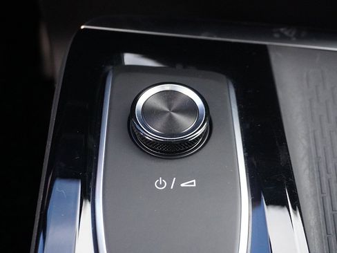 Used 2025 Buick Enclave Preferred w/ Power Package image 63