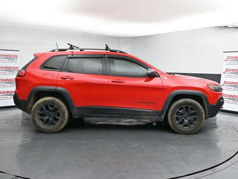 Used 2019 Jeep Cherokee Trailhawk w/ Cold Weather Group image 9