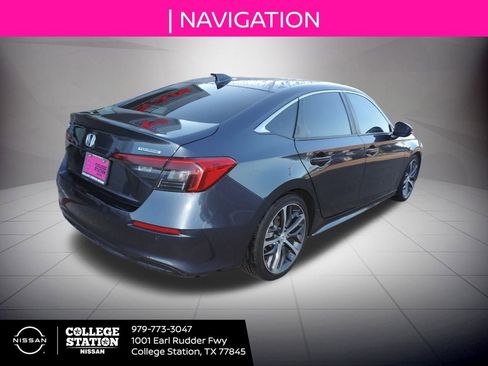 Used 2023 Honda Civic Touring image 4