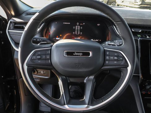 New 2025 Jeep Grand Cherokee Altitude image 27