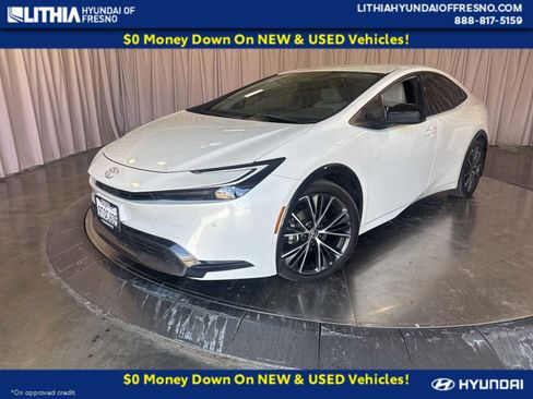 Used 2025 Toyota Prius XLE FWD image 1