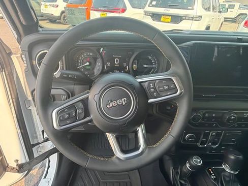 Used 2024 Jeep Wrangler Unlimited Sahara w/ Technology Group AWD/4WD image 21