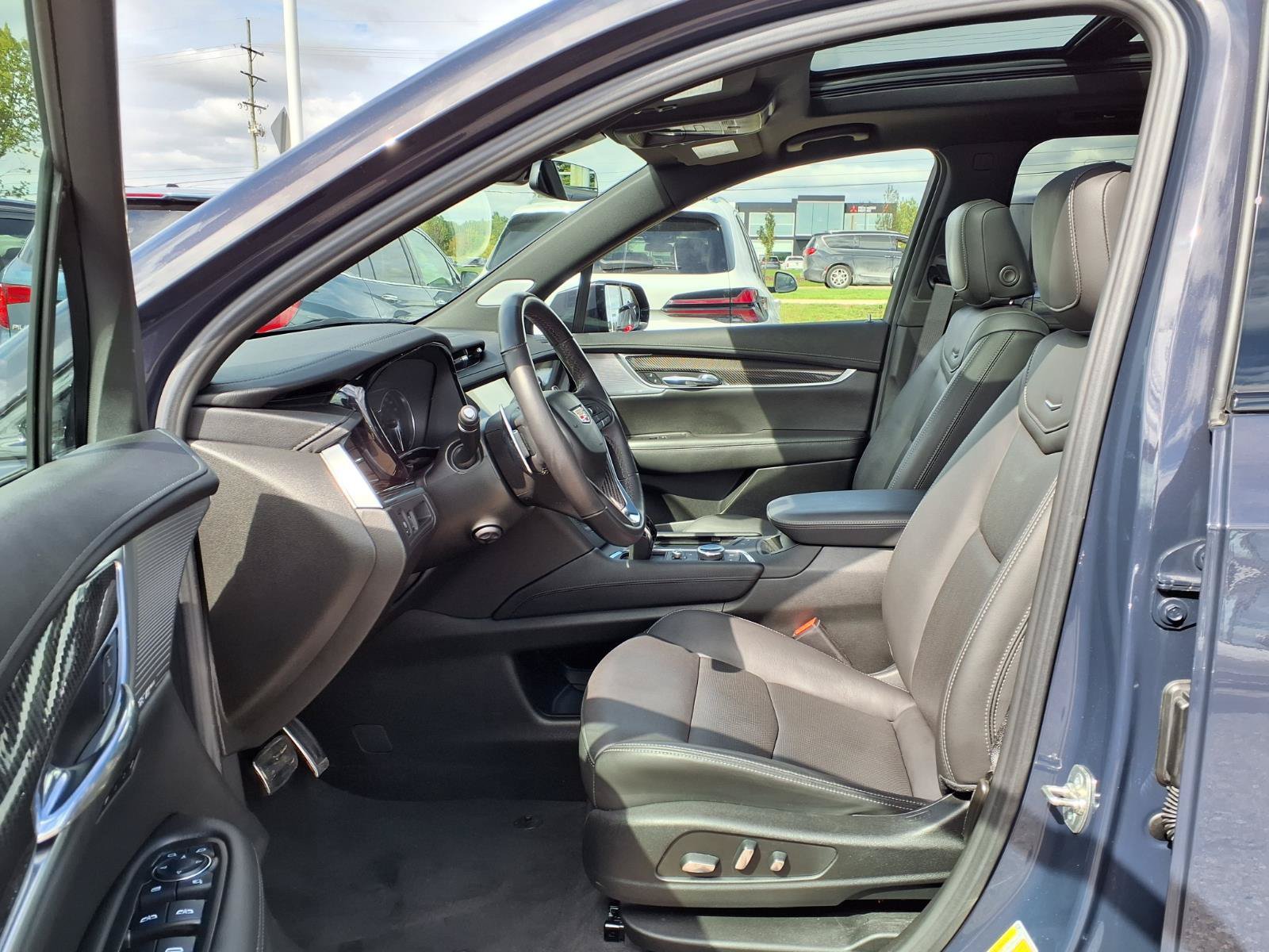 Used 2025 Cadillac XT6 Sport AWD/4WD image 16