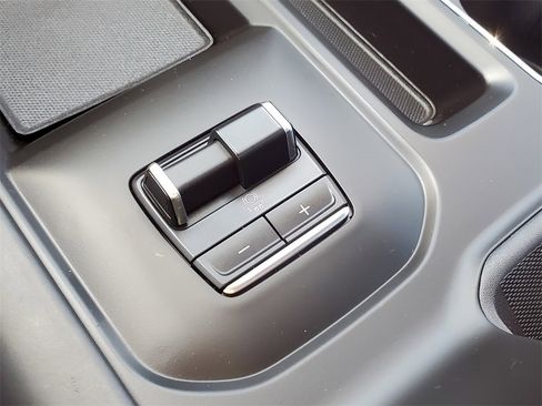 Used 2024 GMC Sierra 2500 Denali Ultimate w/ Max Trailering Package image 28