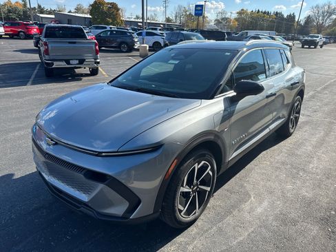 New 2026 Chevrolet Equinox EV LT image 11