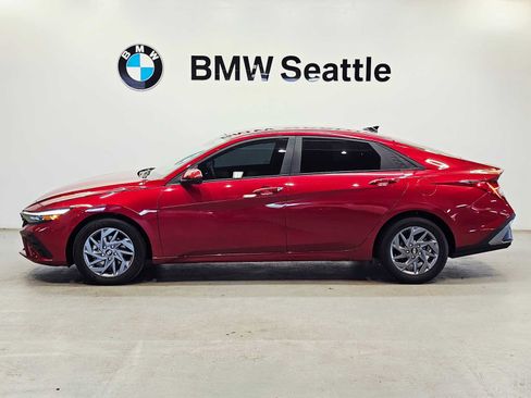 Used 2024 Hyundai Elantra Blue FWD image 3