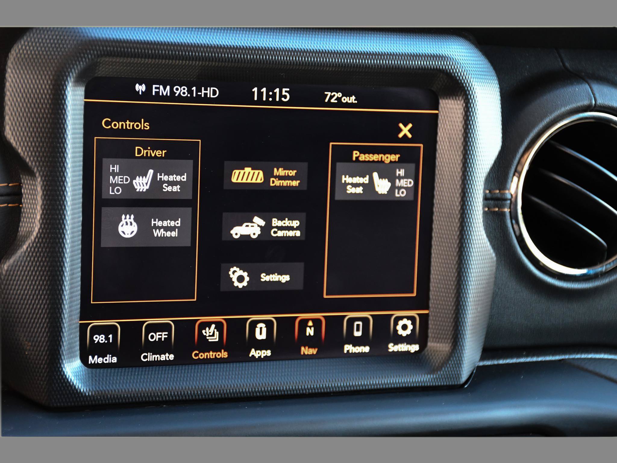 Used 2022 Jeep Wrangler Unlimited Sahara AWD/4WD image 23
