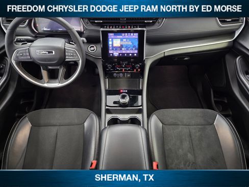 Used 2025 Jeep Grand Cherokee Altitude AWD/4WD image 19