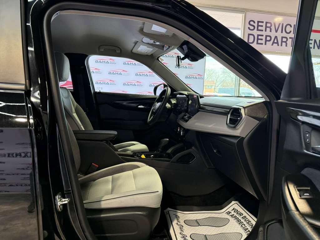 Used 2024 Chevrolet TrailBlazer LT w/ Driver Confidence Package AWD/4WD image 43