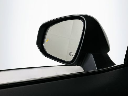 Used 2023 Toyota Highlander XLE image 16