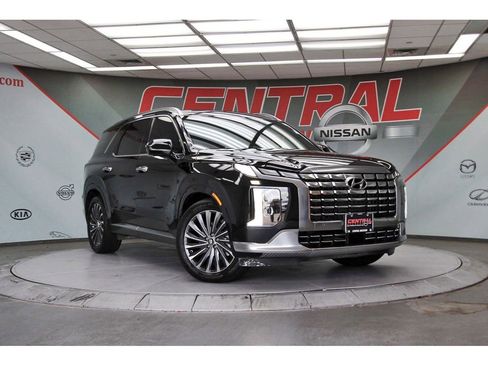 Used 2024 Hyundai Palisade Calligraphy FWD image 1