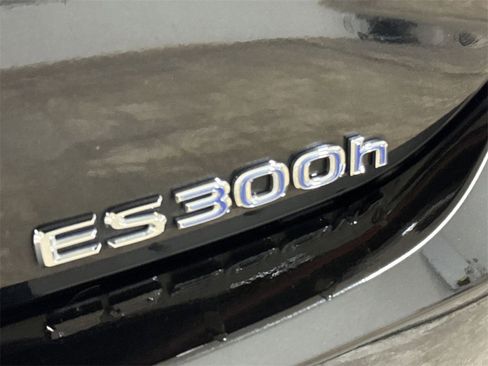 Used 2021 Lexus ES 300h w/ Premium Package image 28
