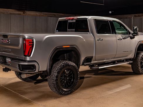 Used 2025 GMC Sierra 3500 Denali w/ Denali Reserve Package image 10