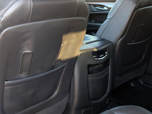 Used 2020 Cadillac Escalade Premium Luxury image 33