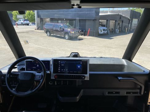 Used 2024 Chevrolet Brightdrop 600 w/ Commercial Equipment Package AWD/4WD image 12