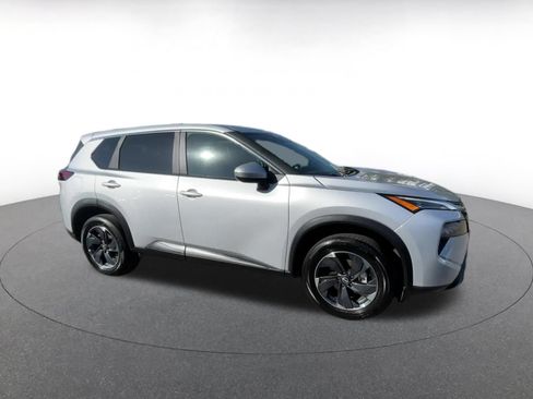 Used 2025 Nissan Rogue SV FWD image 2