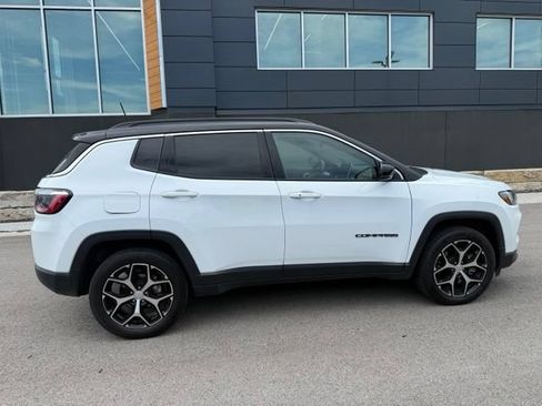 Used 2024 Jeep Compass Limited AWD/4WD image 2