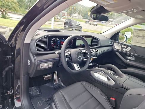 New 2026 Mercedes-Benz GLS 450 4MATIC image 14