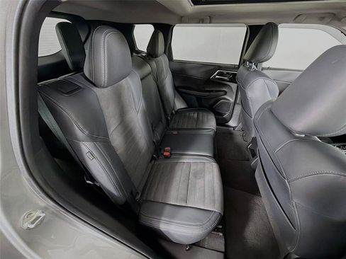 Used 2023 Mitsubishi Outlander SE AWD/4WD image 30