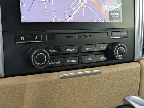 Used 2017 Porsche Macan AWD/4WD image 26