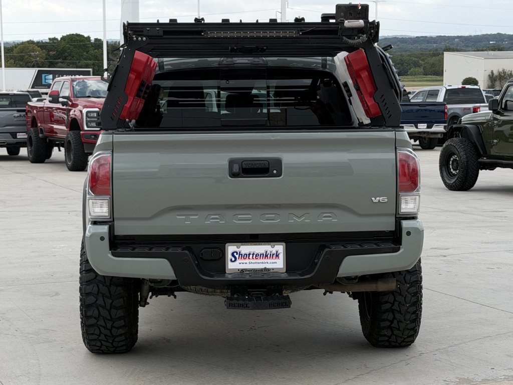 Used 2022 Toyota Tacoma TRD Off-Road w/ TRD Premium Off Road Package AWD/4WD image 5