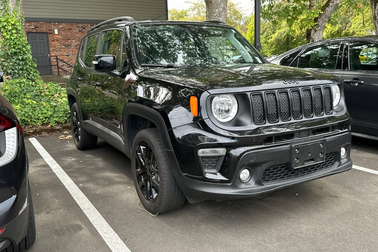 Used 2023 Jeep Renegade Altitude w/ Convenience Group I AWD/4WD image 2