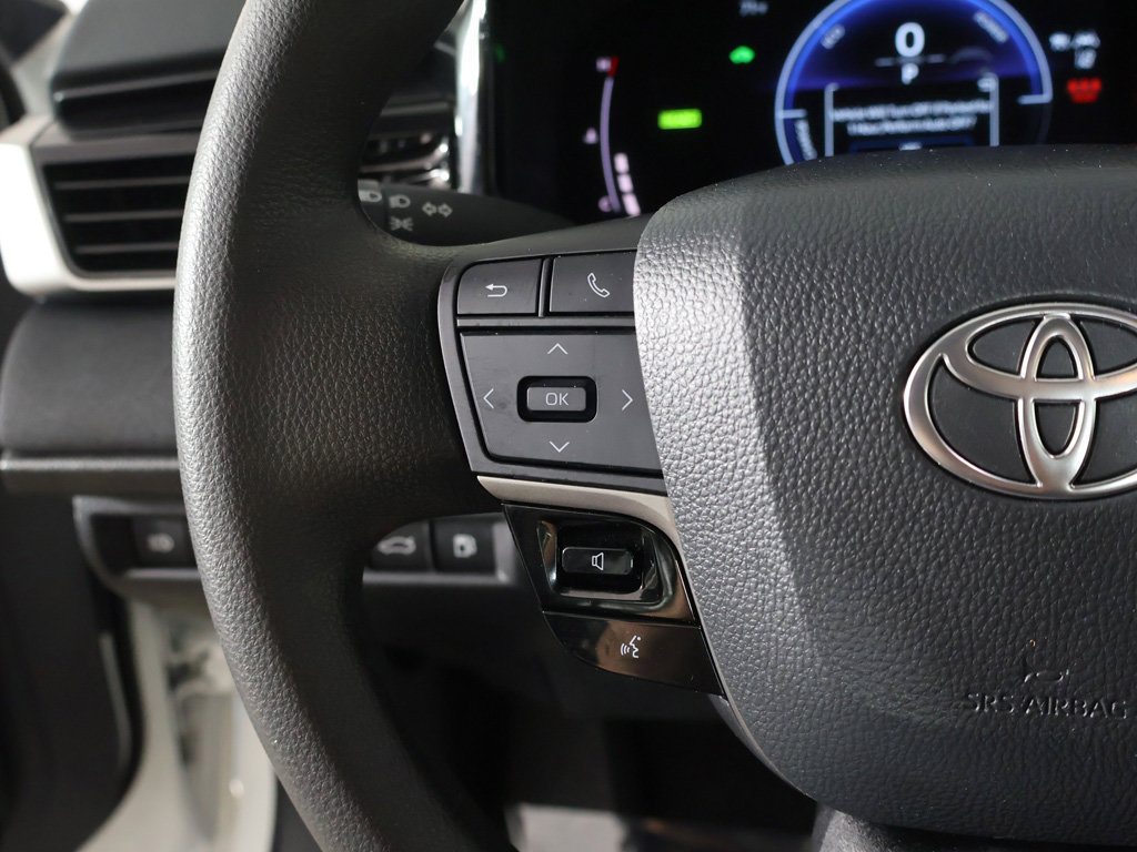 Used 2025 Toyota Camry LE FWD image 35