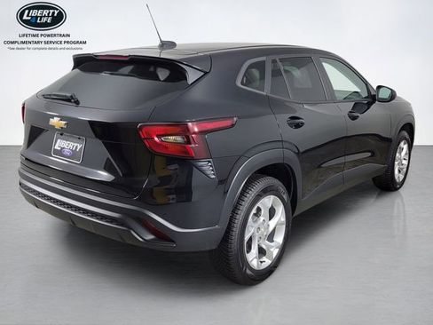 Used 2024 Chevrolet Trax LS w/ LS Convenience Package image 3