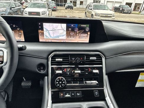 New 2025 Nissan Armada SL w/ Captain's Chari Seat Package image 16