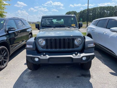 Used 2026 Jeep Wrangler Sport AWD/4WD image 2
