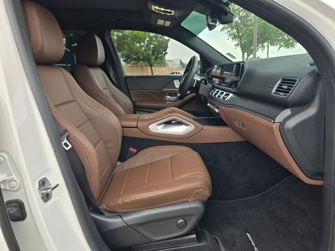 Used 2024 Mercedes-Benz GLS 450 4MATIC image 28