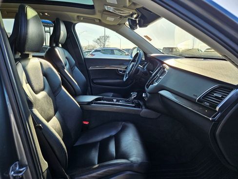 Used 2017 Volvo XC90 T6 Momentum w/ Vision Package image 34