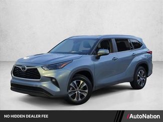 Used 2023 Toyota Highlander XLE FWD video 1