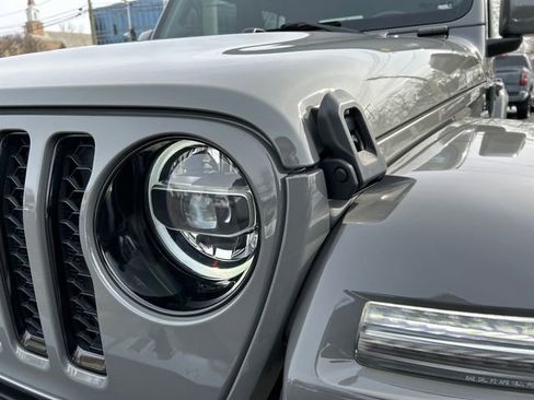 Used 2022 Jeep Gladiator Overland image 7