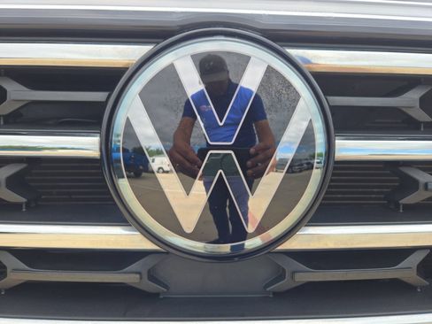 Used 2024 Volkswagen Atlas SE FWD image 9