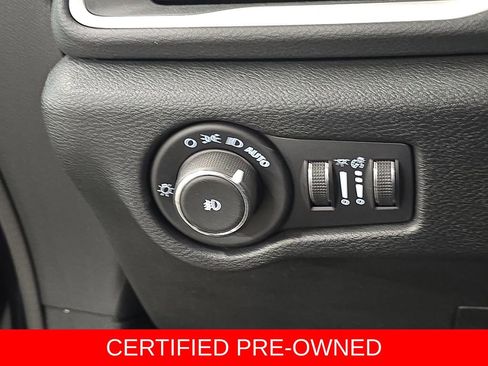 Used 2025 Chrysler Pacifica Select FWD image 26