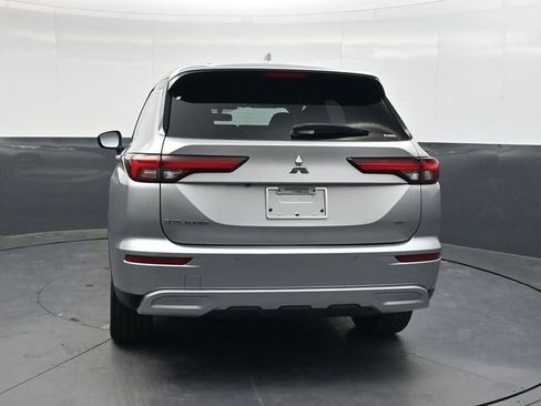 Used 2024 Mitsubishi Outlander SE image 5