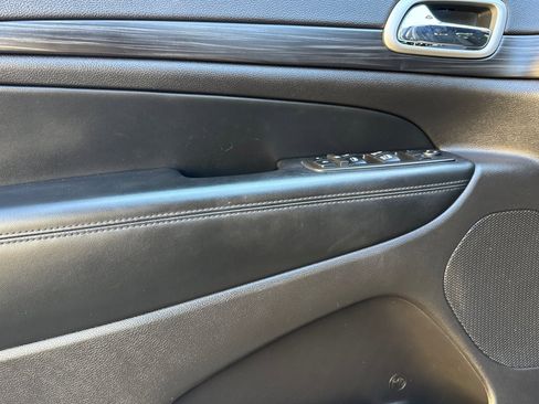 Used 2021 Jeep Grand Cherokee Laredo w/ Security & Convenience Group image 10