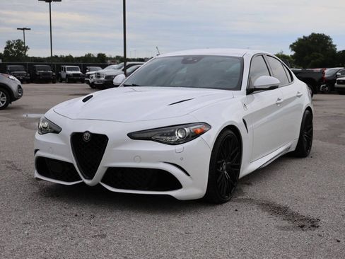 Used 2017 Alfa Romeo Giulia Quadrifoglio RWD image 6