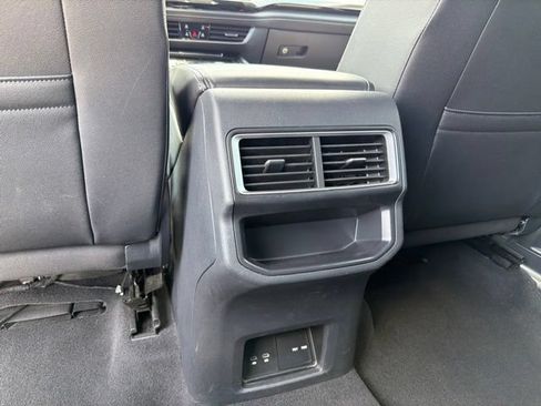 Used 2025 Volkswagen Atlas Cross Sport SE FWD image 27
