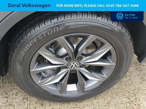 Used 2023 Volkswagen Tiguan SE w/ Panoramic Sunroof Package FWD image 17