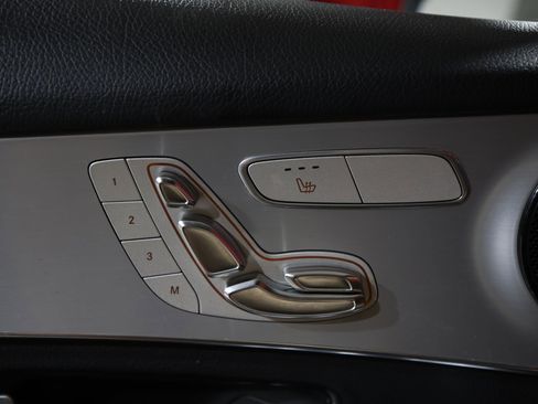 Used 2019 Mercedes-Benz GLC 300 4MATIC w/ Premium Package image 21