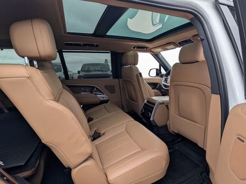 Used 2025 Land Rover Range Rover Long Wheelbase SE image 14