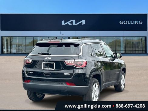 Used 2019 Jeep Compass Latitude w/ Cold Weather Group AWD/4WD image 3