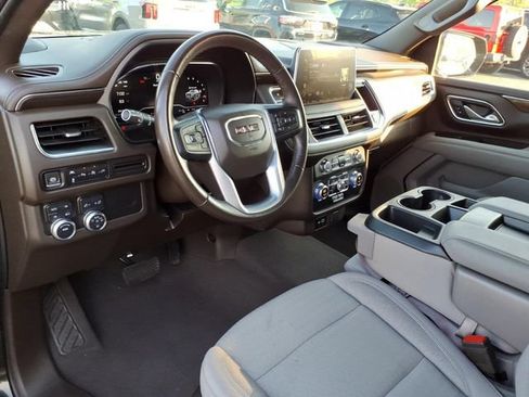 Used 2022 GMC Yukon XL SLE w/ Gmc Pro Safety Plus Package AWD/4WD image 3