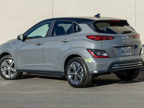 Used 2023 Hyundai Kona SE image 3